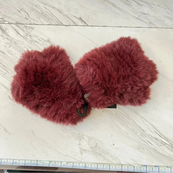 Steve Madden Faux Fur Fingerless Gloves/Mittens Stretch Burgundy One Size - Picture 3 of 6